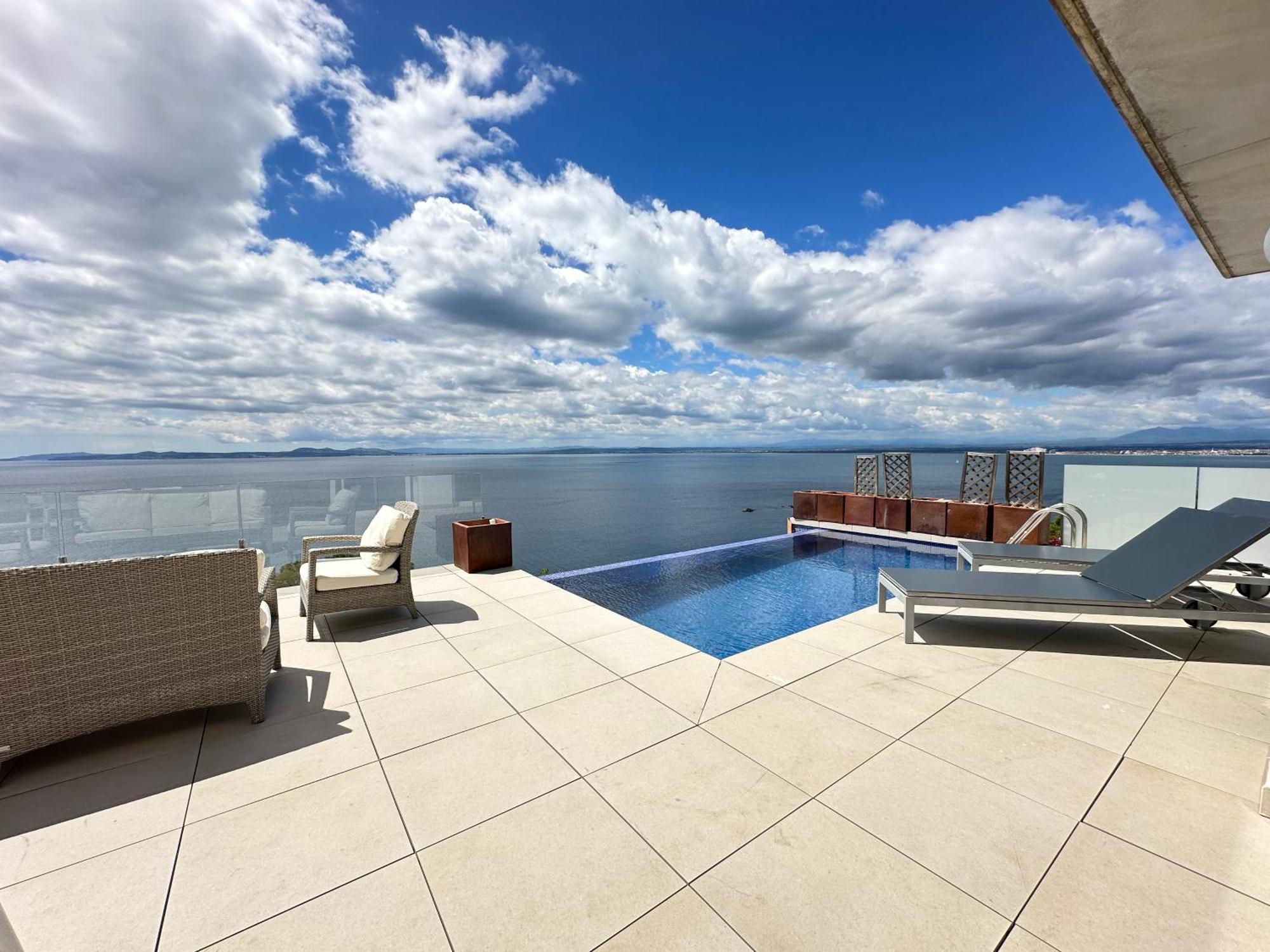 Agi Turo Villa Roses Exterior photo